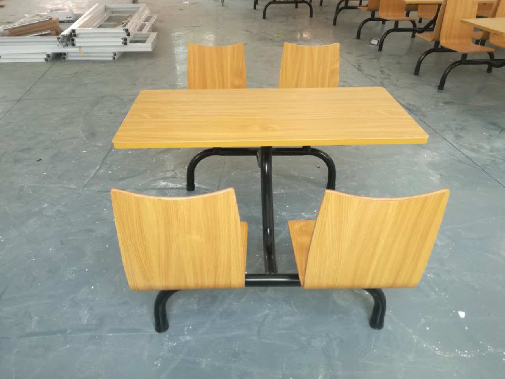 曲木餐桌椅